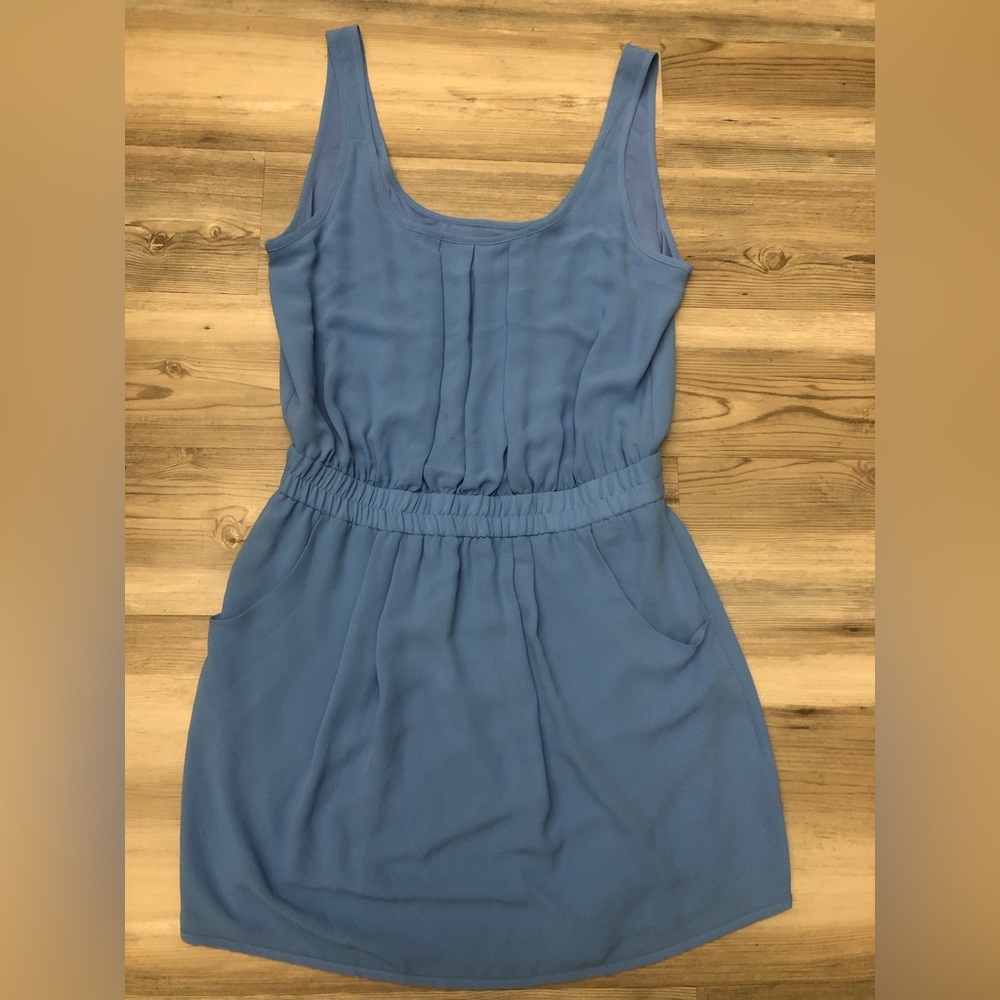 BCBGMAXAZRIA Dress Size Small, lined with pockets NWT